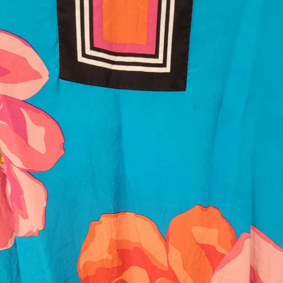 SOLD Trina Turk Cover-up ⛱️ - Picture 3 of 3